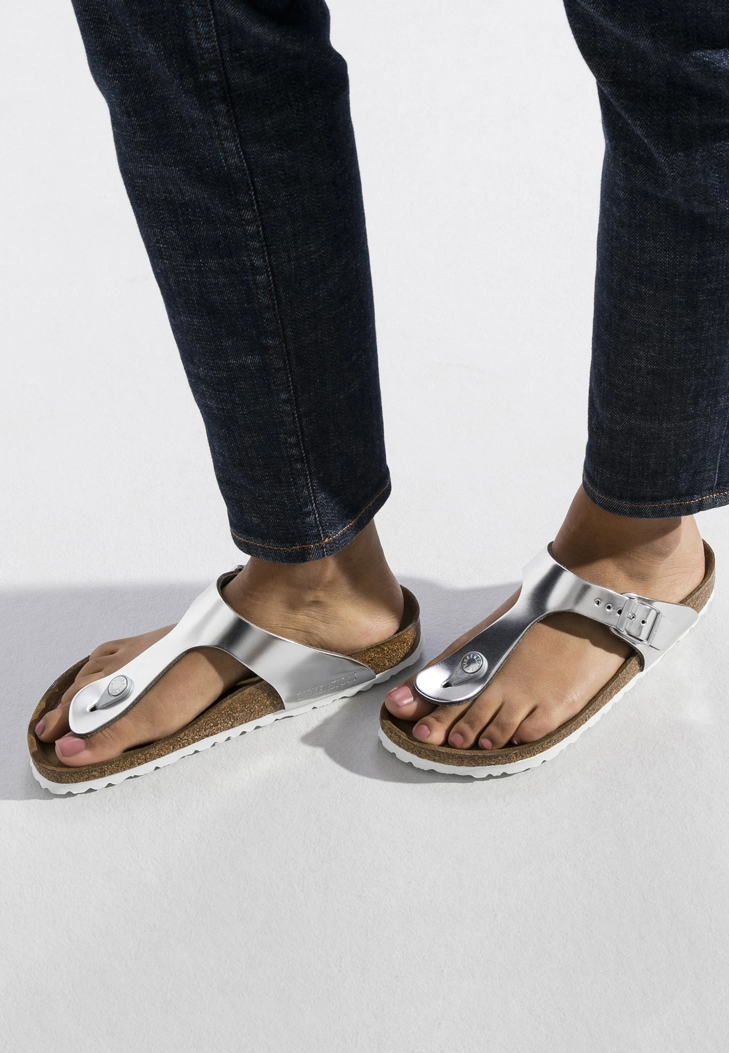 Birkenstock Gizeh- Sandalias De Dedo - Metallic Silver 2 Birkenstock Gizeh- Sandalias De Dedo - Metallic Silver - Imagen 2