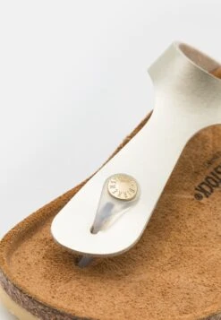 Birkenstock Gizeh Kids- Sandalias Planas - Electric Metallic Gold 11 Birkenstock Gizeh Kids- Sandalias Planas - Electric Metallic Gold -Birkenstock Ventas 2025 85fb5597d0014cfc8c2366588413d27d