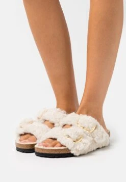 Birkenstock Arizona Big Buckle Rivet Logo Regular Fit - Pantuflas - Eggshell