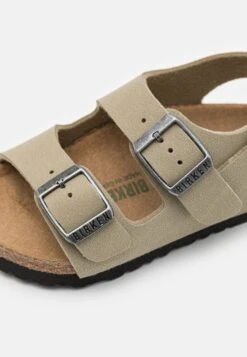 Birkenstock Milano Kids Earthy Unisex - Sandalias - Faded Khaki 11 Birkenstock Milano Kids Earthy Unisex - Sandalias - Faded Khaki -Birkenstock Ventas 2025 c9caa040435f4d7795f975d6d7d209fc